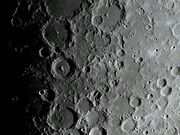O amanhecer lunar na cratera ARZACHEL.