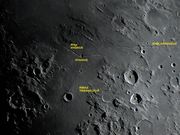 A pequena HYGINUS: a maior cratera vulcânica da face visível.